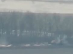 На Харьковском направлении дрон уничтожил грузовик окупантов: Кадры из воздуха