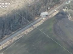 На Харківщині дрони знищили російську бронетехніку: Кадри з повітря
