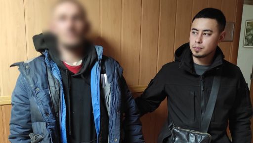 В Харькове мужчина, похожий на бездомного, ограбил женщину на рынке