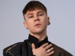 Едва сдерживал слезы: Пивоваров трогательно исполнил "Яворину" Степана Гиги