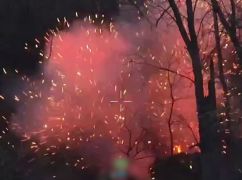 На Харьковщине пограничники сожгли антенну связи и два автомобиля россиян: кадры с фронта