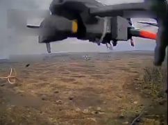 Прикордонники показали, як росіяни тікають від дронів на Харківщині: кадри з Вовчанського напрямку