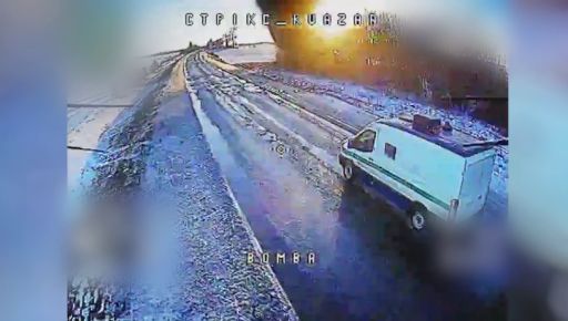 На Харьковщине пограничники сожгли 13 российских автомобилей: кадры с фронта