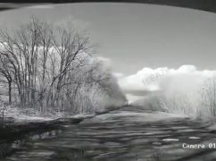 На Харківщині ворожий дрон вибухнув поруч із роботом прикордонників: відео моменту