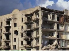На Харківщині демонтують багатоповерхівку, яку росіяни розбомбили з авіації