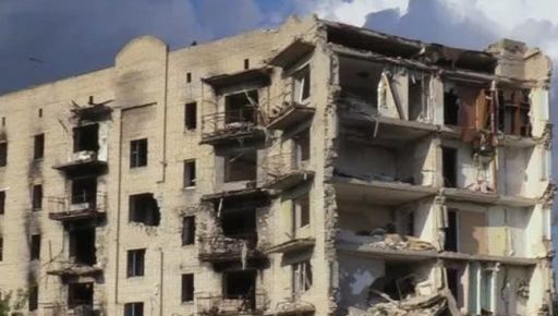 В Харьковской области демонтируют многоэтажку, которую россияне разбомбили из авиации