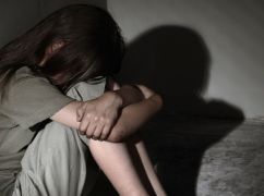 На Харьковщине отчим два года развращал 10-летнюю девочку: ему грозит пожизненное заключение