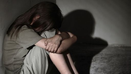 На Харьковщине отчим два года развращал 10-летнюю девочку: ему грозит пожизненное заключение