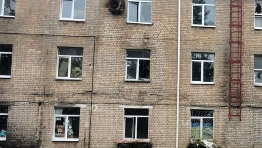 Окупанти обстріляли лікарню, магазин і друкарню у Золочеві на Харківщині: фото наслідків